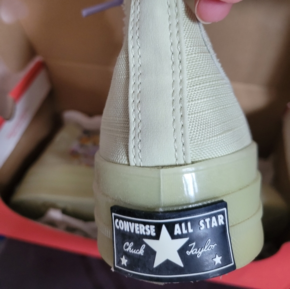 Converse sneakers,  new,sz 8 - Picture 2 of 3